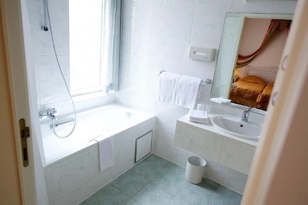 Hotel La Roseraie Wemmel Δωμάτιο φωτογραφία